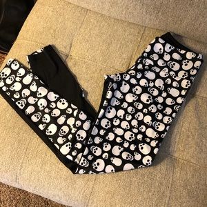Onzie Skull and black full length yoga leggings